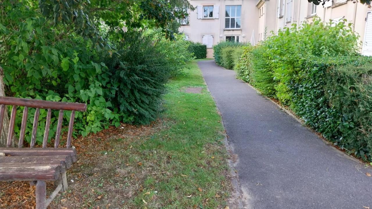 Appartement Cosy - Disneyland & Villages Nature Villeneuve-Saint-Denis Exteriör bild